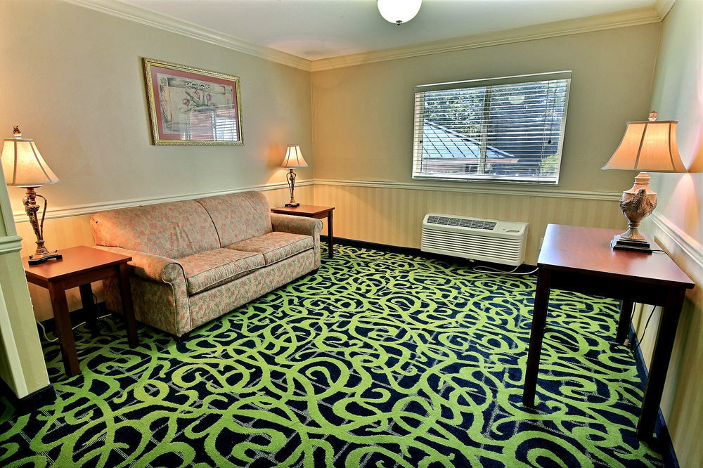 Crestwood Suites Of Newport News Ngoại thất bức ảnh
